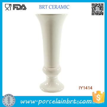 Vaso alto cerâmico branco simples e decente alto